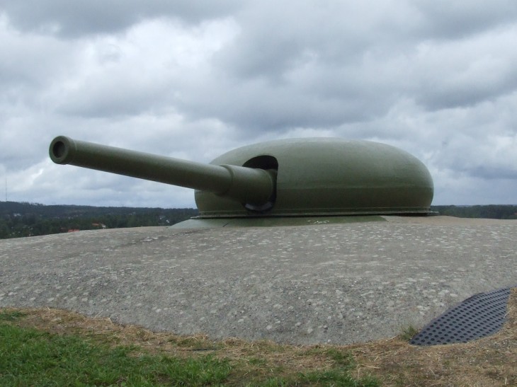En av 12 cm kanonerna som numer igen kan beskådas på Fredrikstens fästning.